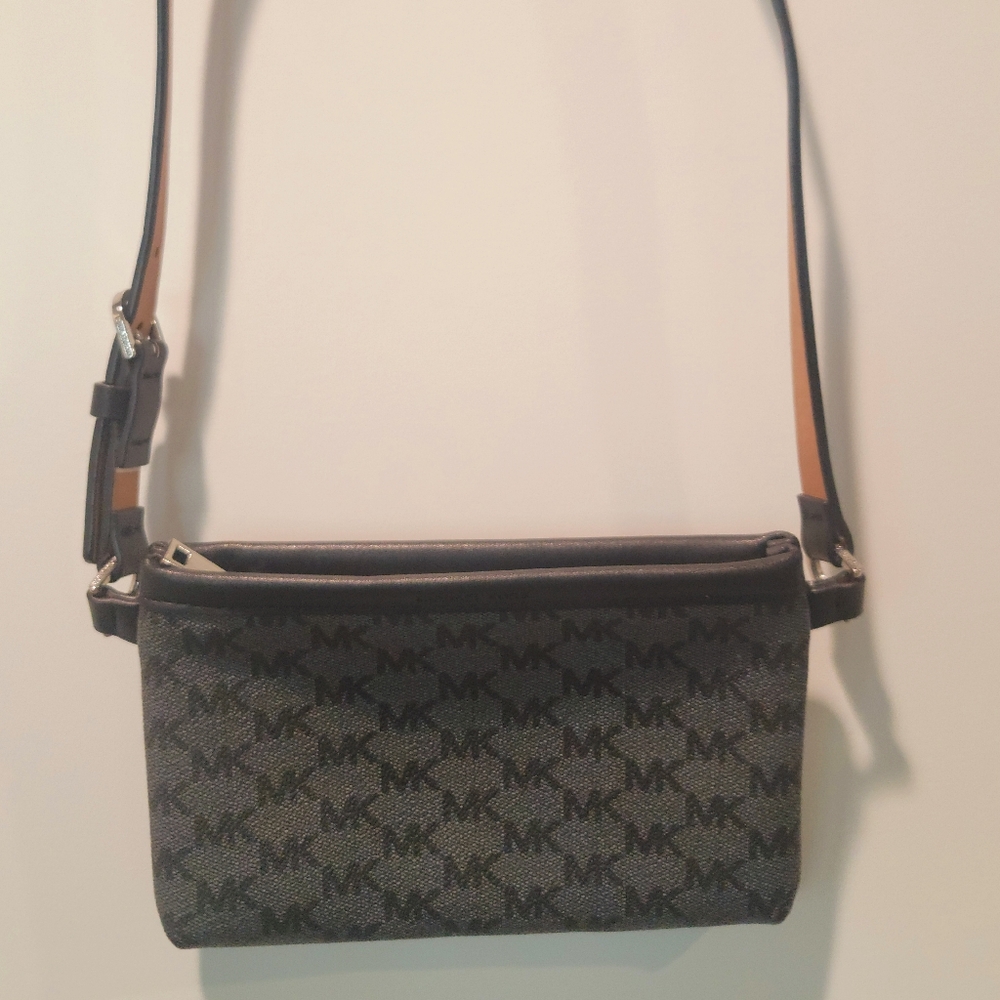 Michael kors waist purse black greyMichael kors waist purse black grey